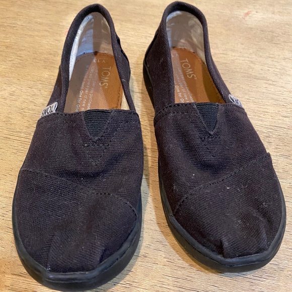 Toms Little Girls Size 13Y Black Canvas Slip On Rubber Sole Solid Black - Picture 1 of 7